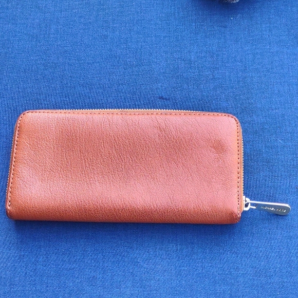 Brown Michael Kors Zip Around Leather Wallet EUC - Picture 2 of 11